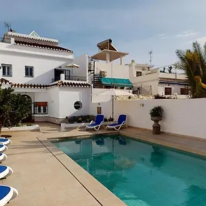 https://luxury-5-bed-house-with-pool-and-sea-view-nerja.hotelsinnerja.org